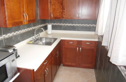 Beacon Hill Villa | Caribe frente al mar. 3 dormitorios / 3 baños con piscina. Se puede alquilar como 1 o 2 dormitorios.