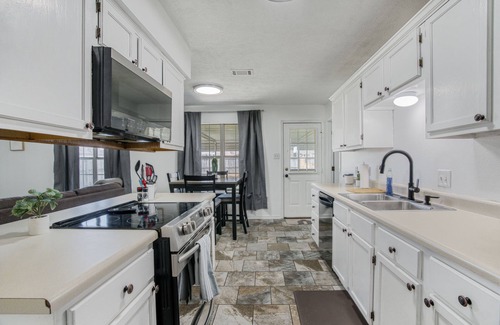 Conway Casa | 3 BR Amazing Fully Fenced Home Close to the Colleges