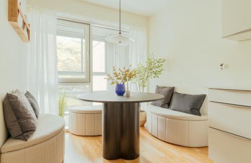 Torshavn Apartamento | 3 BR Apartment with Balcony, Sea View and Parking