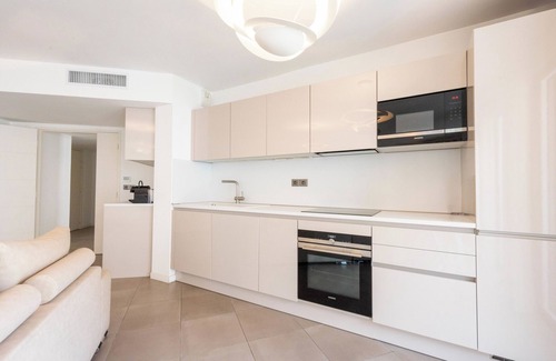 Pointe Croisette Apartamento | 3-Br Apartment with Pool, Parking & Beaches 100m away