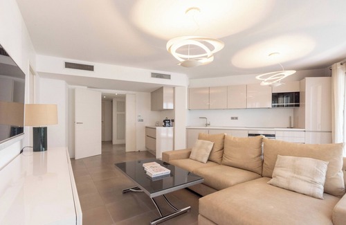Pointe Croisette Apartamento | 3-Br Apartment with Pool, Parking & Beaches 100m away