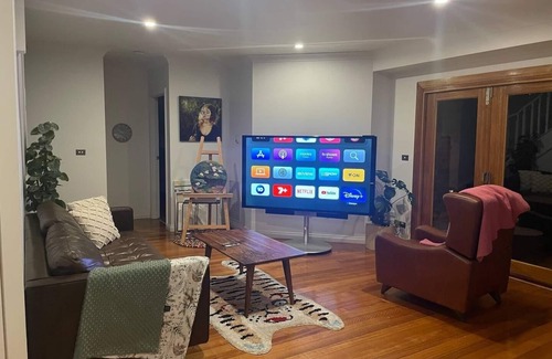 Camberwell Casa | 3 BR Artistic Homenetflix Gymheart of Camberwell