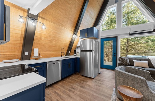 Omaha Cabina | CreekLakeSwim HotTub SteamShower HikingTrails