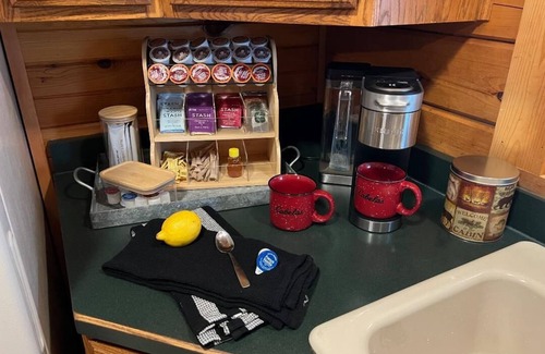Friendship Cabina | 3 BR Cabin on 80 Acres with Hiking, ATV, Horse Trails WiFi, AC, Fishing Pond