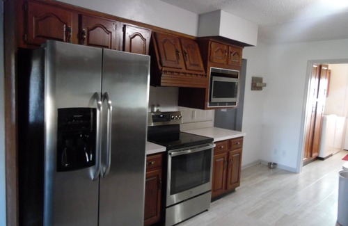 New Lisbon Casa | 3 br country home close to town with hot tub