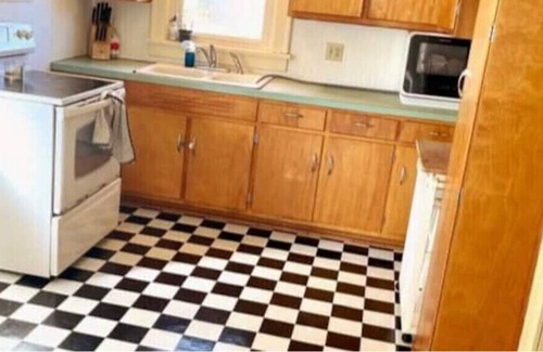 Seneca Falls Casa | 3 Br, Eclectic Lakefront Cottage