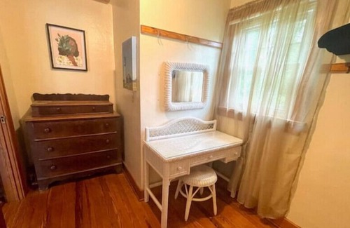 Seneca Falls Casa | 3 Br, Eclectic Lakefront Cottage