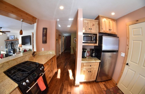 Truckee Condominio | 2 dormitorios más LOFT Family Friendly Condo actualizado cerca de Ski Hill, lago y senderismo