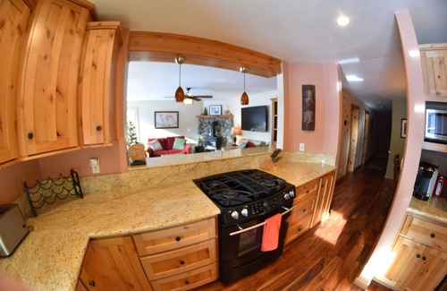Truckee Condominio | 2 dormitorios más LOFT Family Friendly Condo actualizado cerca de Ski Hill, lago y senderismo