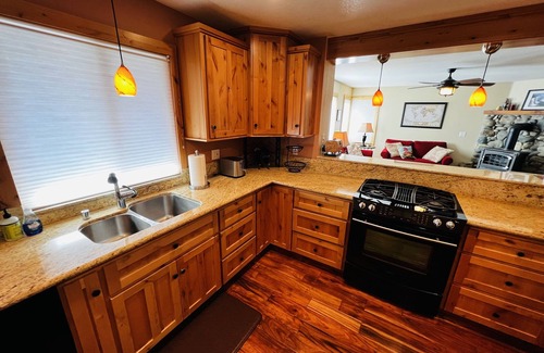 Truckee Condominio | 2 dormitorios más LOFT Family Friendly Condo actualizado cerca de Ski Hill, lago y senderismo