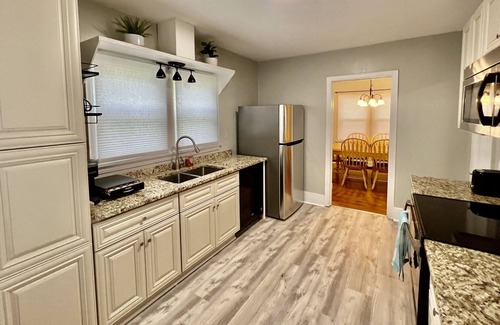 Kent Casa | 3 BR Home in Kent!