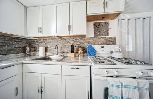 Garfield Heights Casa | 3 BR Home in South Cleveland w Easy Access to Cleveland Clinic, UH Hospitals, Hopkins Airport