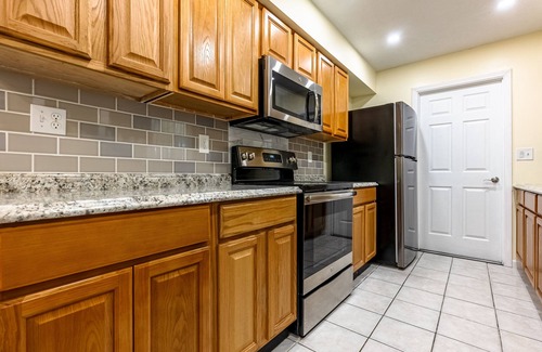 Holiday Beach Casa | 3+ BR Home in quiet area -- short walk to beach!