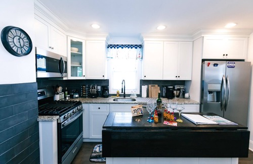 Asbury Park Casa | 3-BR house walk to beach, shopping, bars, NYC train. 6-beach passes & 4-bikes.