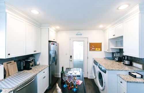 Asbury Park Casa | 3-BR house walk to beach, shopping, bars, NYC train. 6-beach passes & 4-bikes.