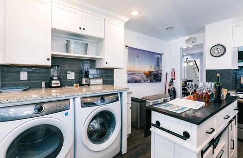 Asbury Park Casa | 3-BR house walk to beach, shopping, bars, NYC train. 6-beach passes & 4-bikes.