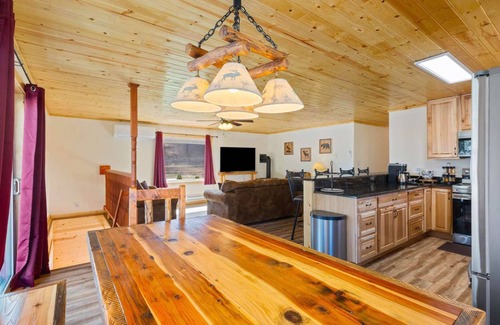 Gardiner Casa | 3 br house with hot tub by Yellowstone