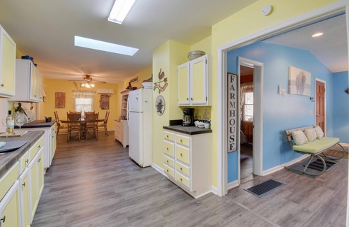 Spottswood Casa | 3 BR house with hot tub near Lexington and surrounding attractions!
