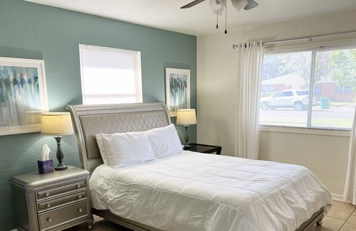 Hobbs Casa | 3 BR House with HUGE fenced Yard