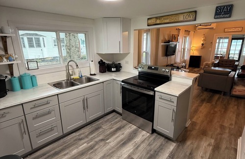Sister Lakes Casa | 3 BR Lakefront house, sandy bottom on Lake Dewey in the Sister Lakes