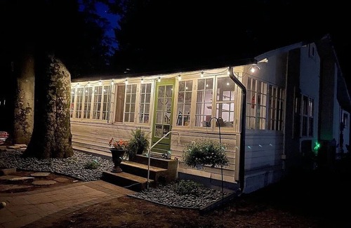 Sister Lakes Casa | 3 BR Lakefront house, sandy bottom on Lake Dewey in the Sister Lakes