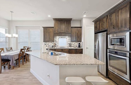 Irving Casa | 3 BR Modern Stay minutes away from DFW Airport