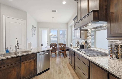 Irving Casa | 3 BR Modern Stay minutes away from DFW Airport