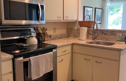 Gilford Condominio | Propiedad frente al lago de 3 dormitorios con playa de arena, piscina y tenis