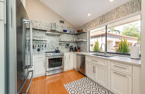 Pelican Bay Villa | 3 BR Villa w/ private pool in Pelican Bay. Walk to the beach and Waterside Shops