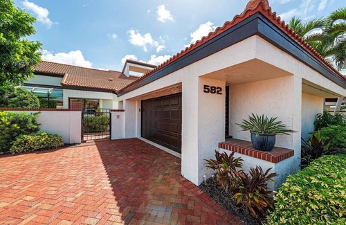 Pelican Bay Villa | 3 BR Villa w/ private pool in Pelican Bay. Walk to the beach and Waterside Shops