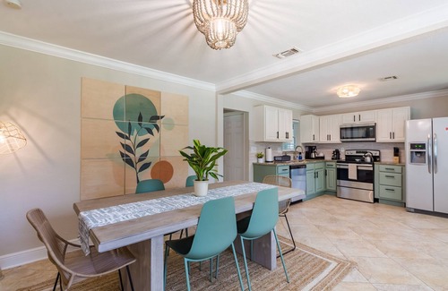 Temple Crest Casa | 3 BR w/ Riverview & Fenced in Yard, Near Busch Gardens, USF, Hospitals & Ybor
