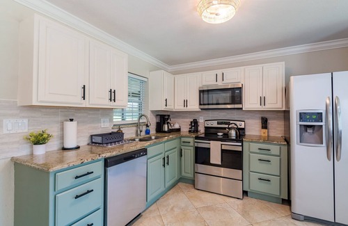 Temple Crest Casa | 3 BR w/ Riverview & Fenced in Yard, Near Busch Gardens, USF, Hospitals & Ybor