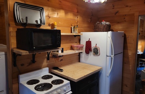 Bruno Cabina | 3 cabins on 2 acres - Great for groups - Minutes to Buffalo