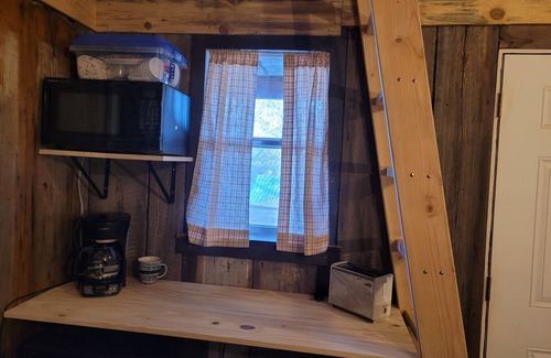 Bruno Cabina | 3 cabins on 2 acres - Great for groups - Minutes to Buffalo