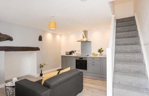 Bangor Casa | 3 Cae Chwarel