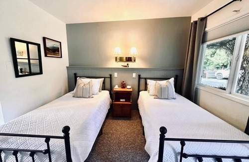 Port Angeles Hotel | Emerald Valley Inn - # 3 Cape Alava Rm - Parque Nacional Olympic - Hiker's Paradise
