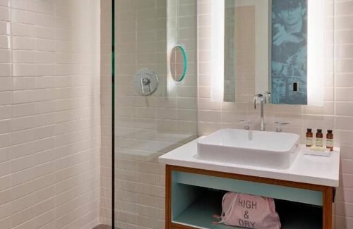 West Fens Hotel | 3 Convenient Units Minutes from Museum of Science! Pets Allowed, Valet Parking!