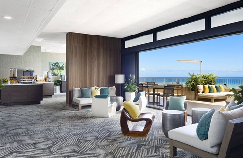 Honolulu Hotel | 3 Convenient Units, The Twin Fin Hotel, Ocean Front Two Doubles with Lanai