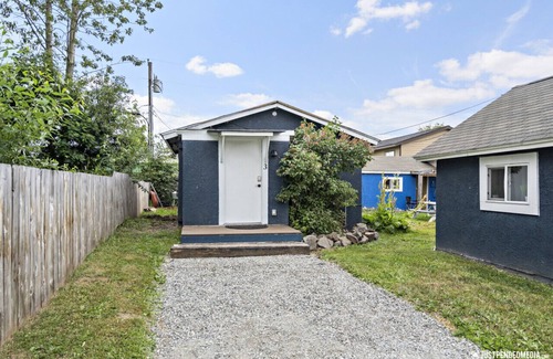 North Star Cabaña | #3 Cozy Little Cabin / Midtown / Yard / BBQ