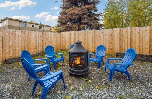 North Star Cabaña | #3 Cozy Little Cabin / Midtown / Yard / BBQ