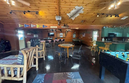 Afton Cabina | 3 Crosslake ROMANTIC Log Cabin in the woods. Hot Tub & Wood Burning Fire Place.