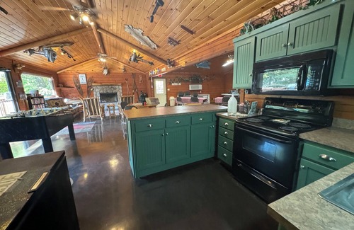 Afton Cabina | 3 Crosslake ROMANTIC Log Cabin in the woods. Hot Tub & Wood Burning Fire Place.