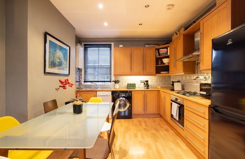 North Kensington Apartamento | 3 DORMITORIOS DBL FAMILLY APT CERCA DE NOTTINGHILL AREA KING SIZE BED EN MASTER