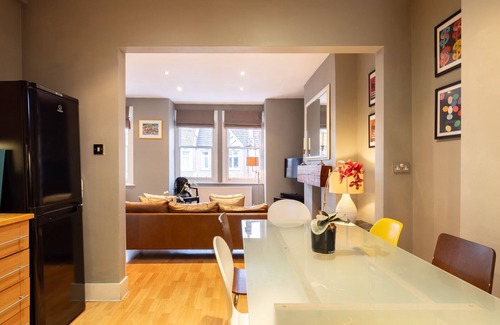 North Kensington Apartamento | 3 DORMITORIOS DBL FAMILLY APT CERCA DE NOTTINGHILL AREA KING SIZE BED EN MASTER
