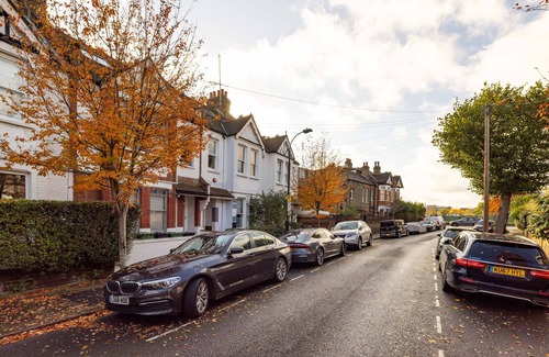 North Kensington Apartamento | 3 DORMITORIOS DBL FAMILLY APT CERCA DE NOTTINGHILL AREA KING SIZE BED EN MASTER