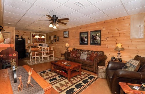 Hiawassee Cabina | 3-Deer Cabin with Hot Tub and Fire Pit