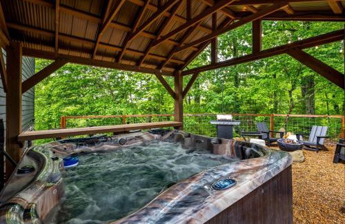 Caton Casa | 3 Firefly Mountain Suites by AvantStay 18 Guests Heated Pool Firepits Arcade Playground