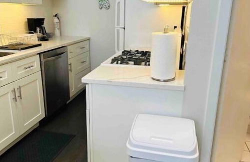 Park West Casa | 3 floor, 2000 sq ft home - central & clean! 5 star rated home