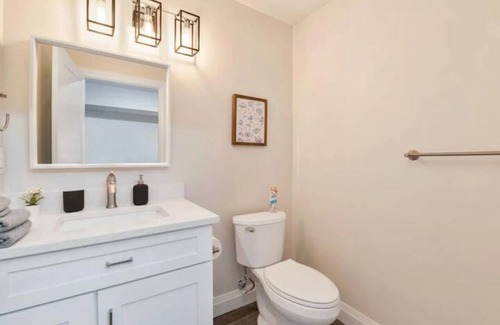 Walkerville Casa | 3 Floor Apartment with Private Hot Tub & Sauna