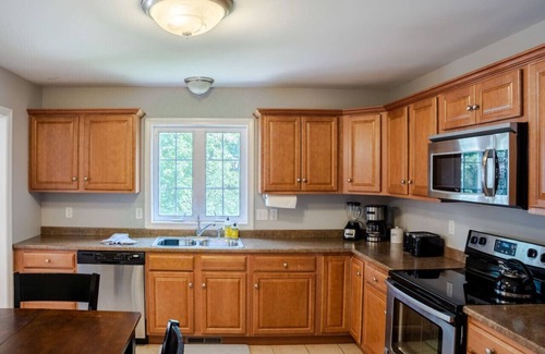 Plainville Apartamento | #3 FRESHLY REDONE & NEWLY FURNISHED! A MUST SEE!